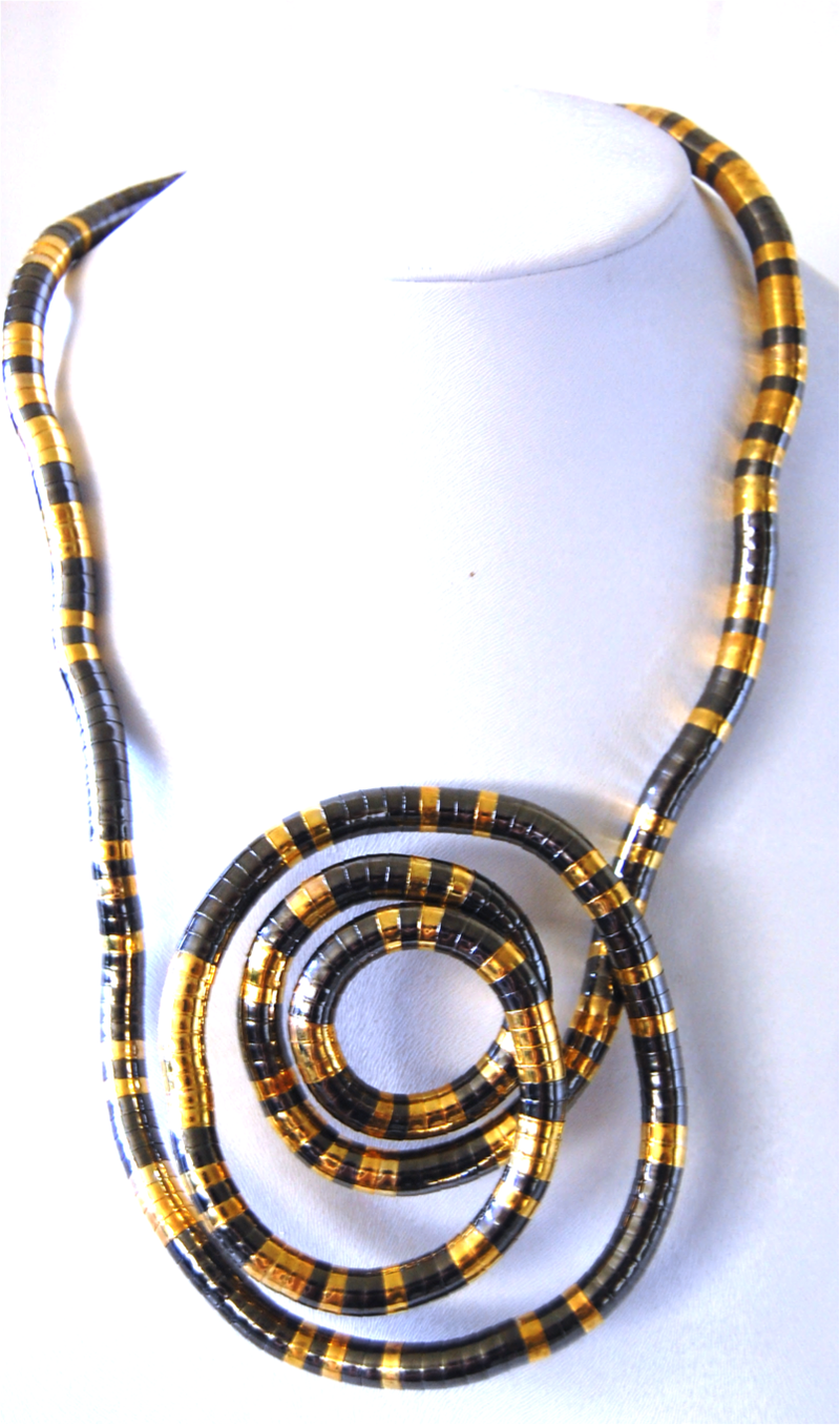 SnakeTwist