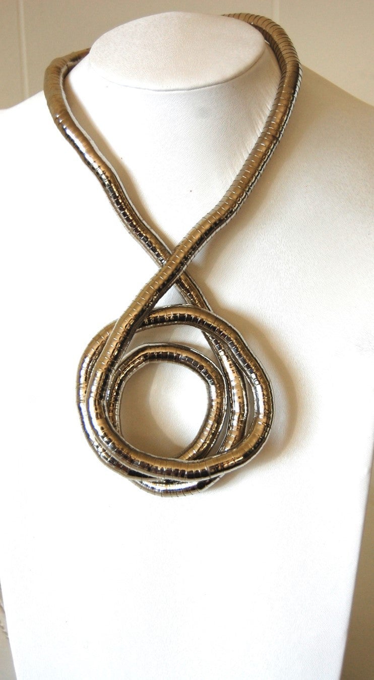 SnakeTwist